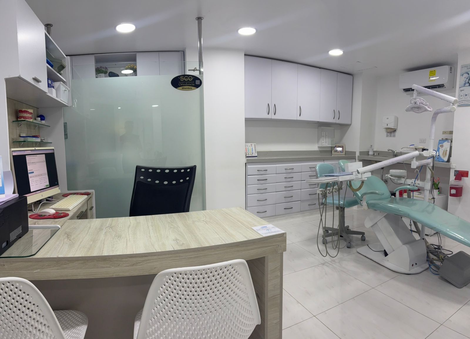 Clínica Odontológica Moderna